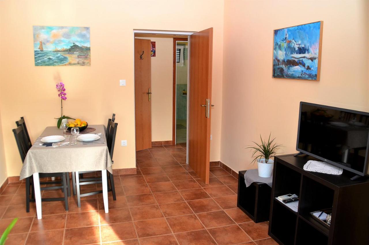 Apartment Renata Ловран Экстерьер фото